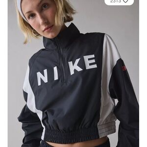 Nike Monochrome Cropped Windbreaker